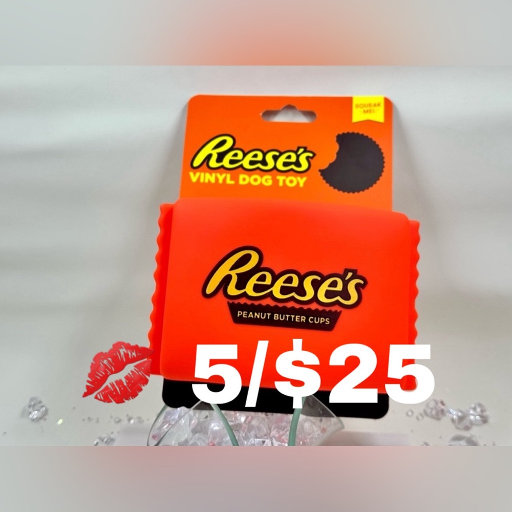 💋 Reese’s Vinyl Dog Toy - Picture 1 of 8
